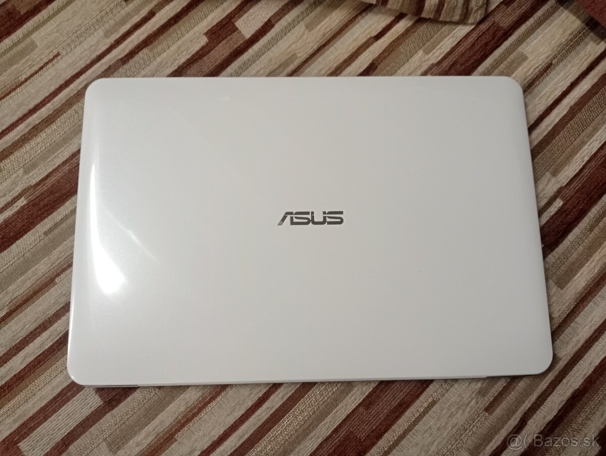 predám nefunkčný notebook Asus X555L - 2