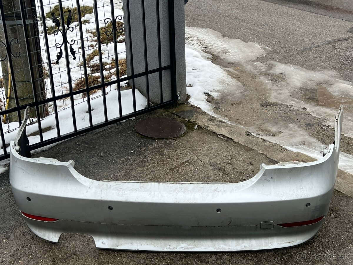 Zadný naraznik e60 - 2