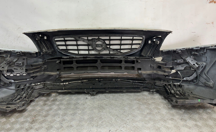 Volvo V60 2010- predný nárazník - 2