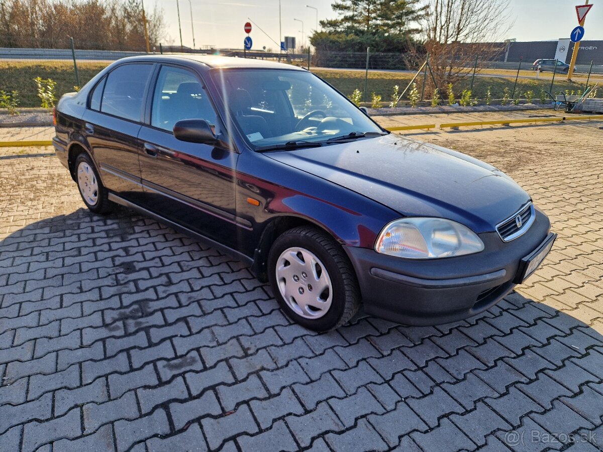 Honda Civic 1,5 Benzín - 2
