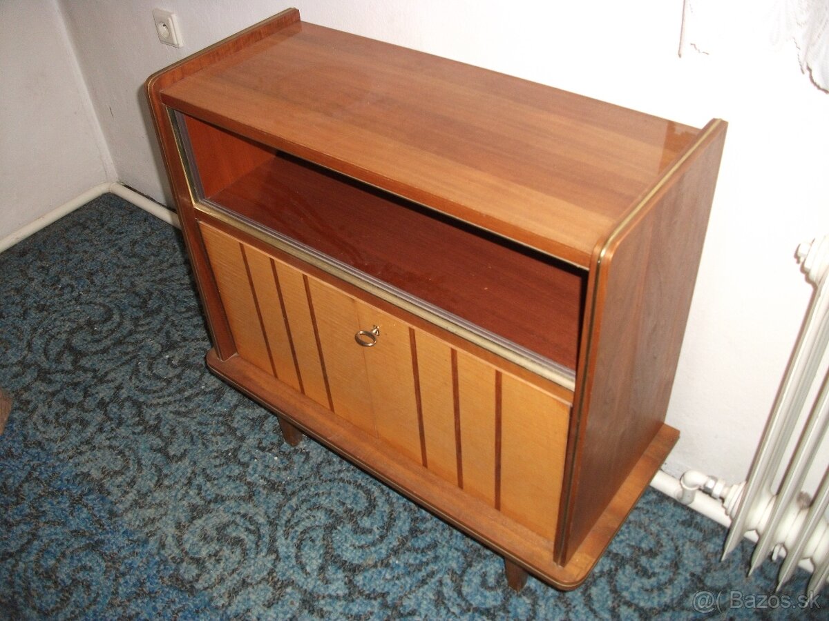 Predám krásnu retro skrinku(komodu). - 2
