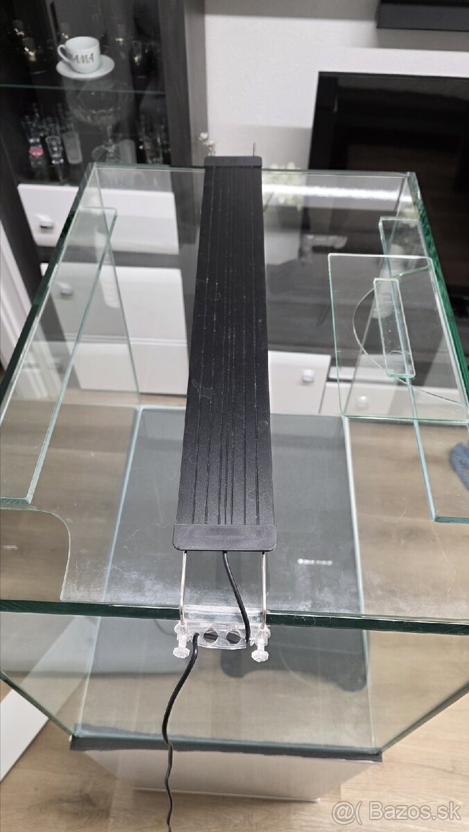 Predám akvárium a skrinku - 2