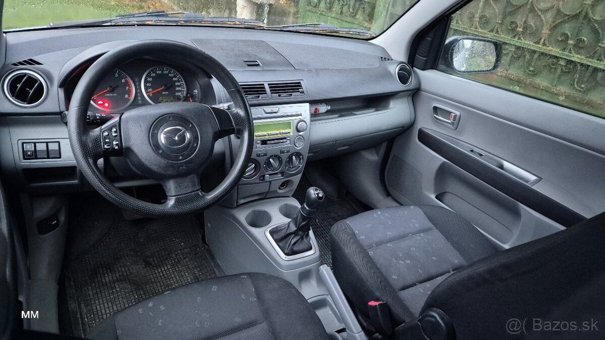 Mazda 2 automat , benzin , STK + EK 4/2027 - 2