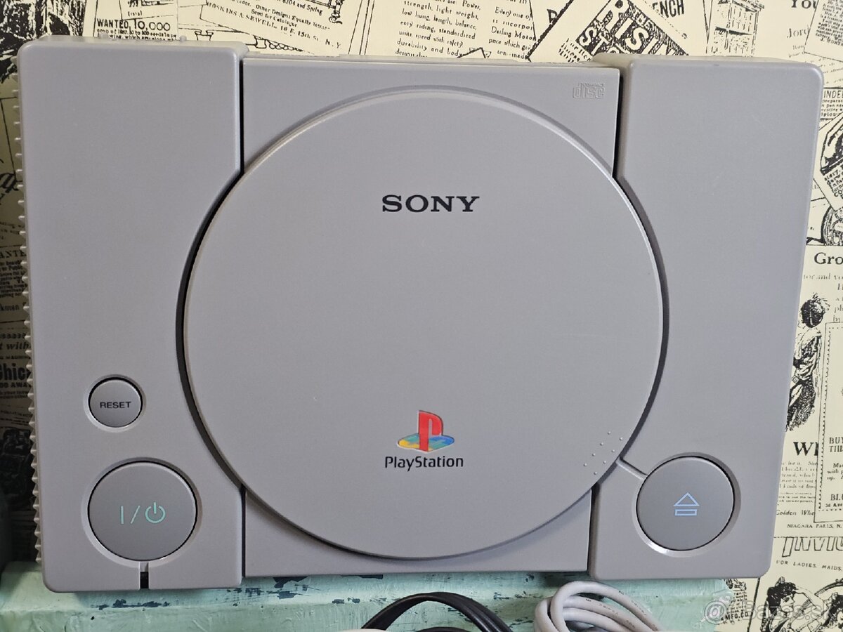 TOP STAV 》PLAYSTATION 1 + GAMEPAD + HRA 》PS1 SCPH-9002 - 2