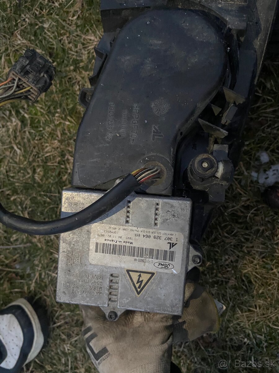 Xenónové svetla Ford mk3 - 2