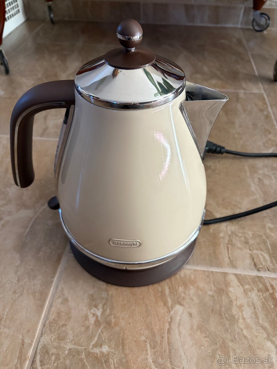 Delonghi rýchlovarná konvica - 2
