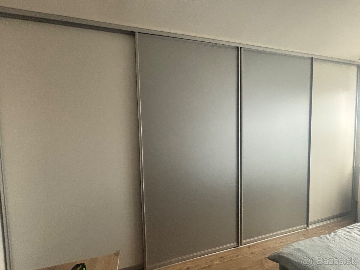 Vstavaná skriňa - 2