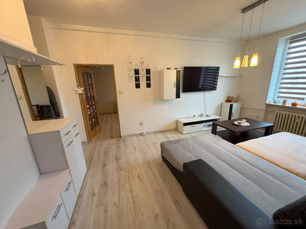 ZNIZENA CENA Trojizbový byt v centre mesta Veľký Krtíš - 2