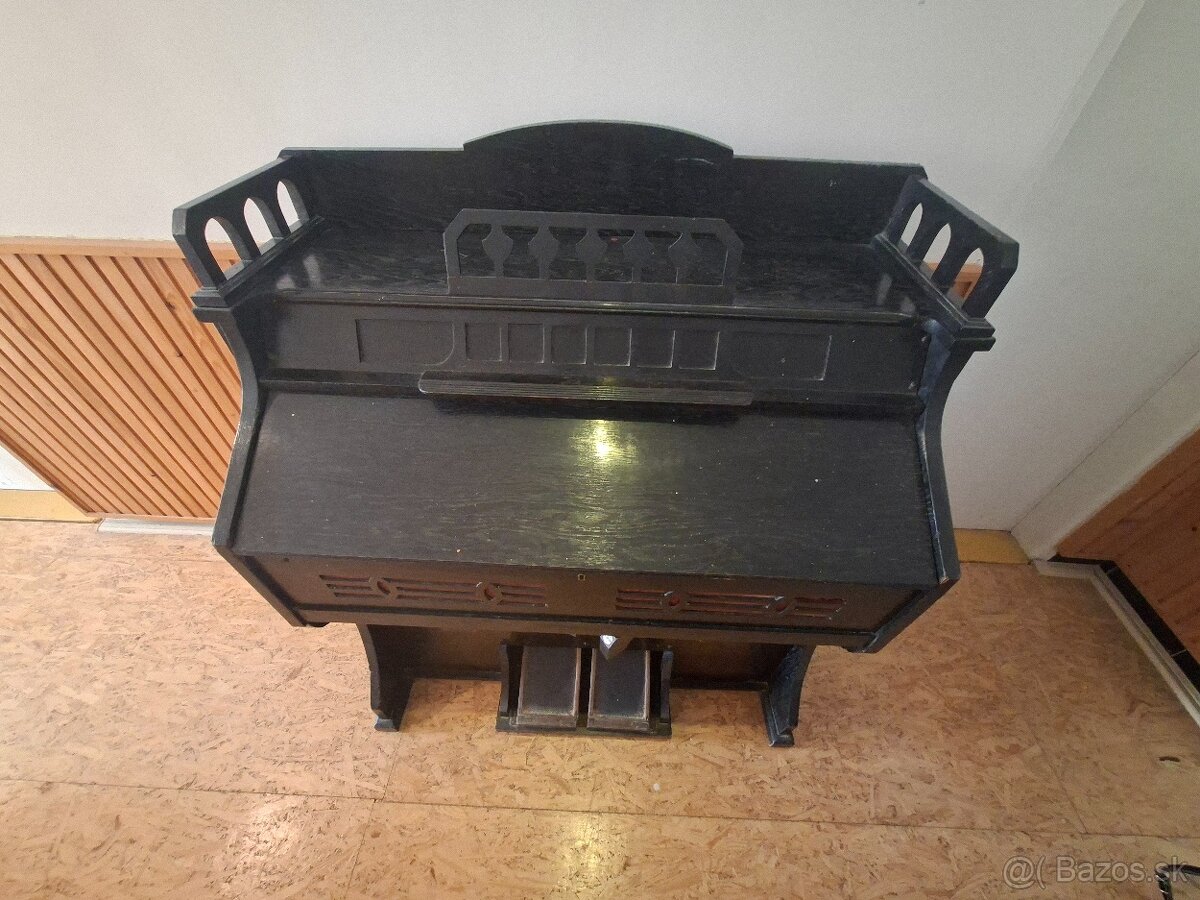 Predám harmónium Julius Guna - 2