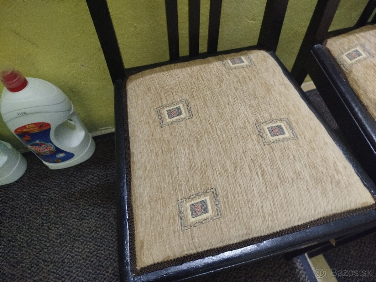 Jedálenské stoličky 4 ks predám. - 2