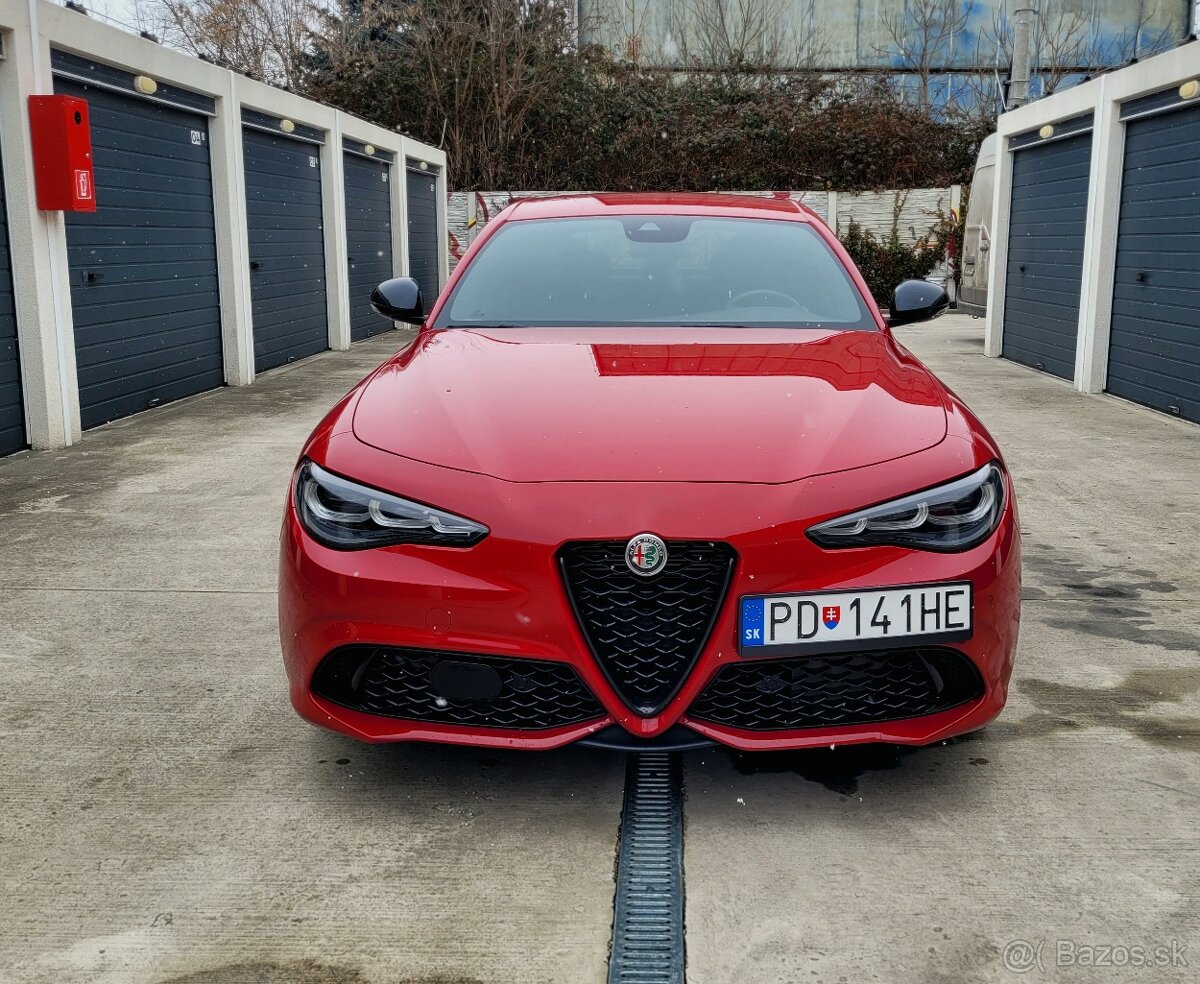 Alfa Giulia 2.0 COMPETIZIONE Q4 benzín 206kw (DPH) - 2