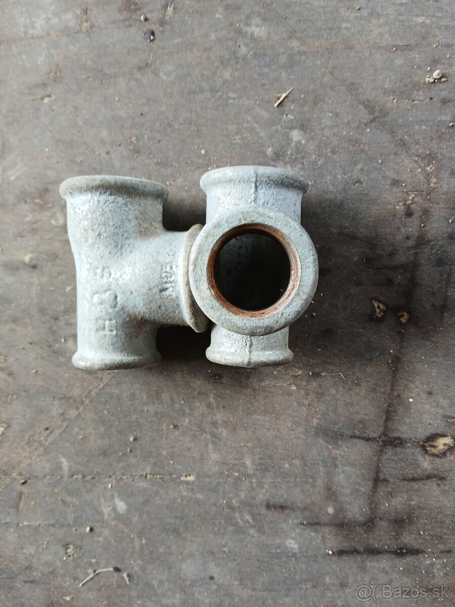 Vodoinstalacny materiál T-kus 3/4-3/4-1/2 - 2