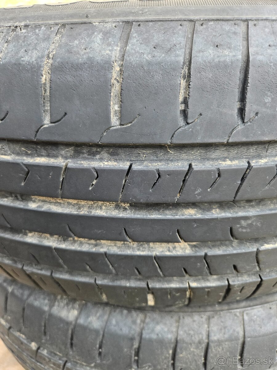Letné pneu 215/60 R16 - 2