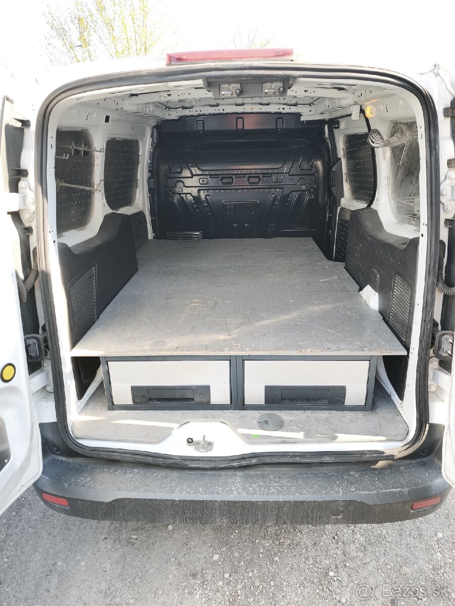 Zástavba Ford Transit Connect L2 - 2