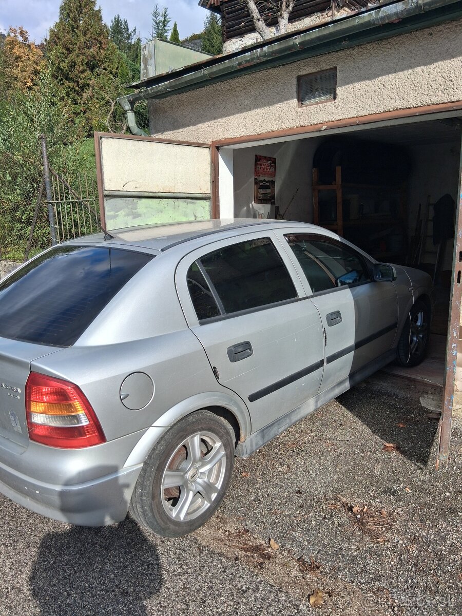 Opel astra 1,4 benzín - 2