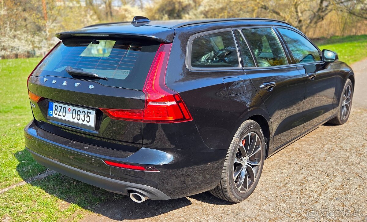 Volvo V60 kombi, Momentum Pro, nebourané, model 2020 - 2