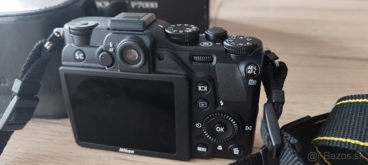 Nikon Coolpix P7000 - 2