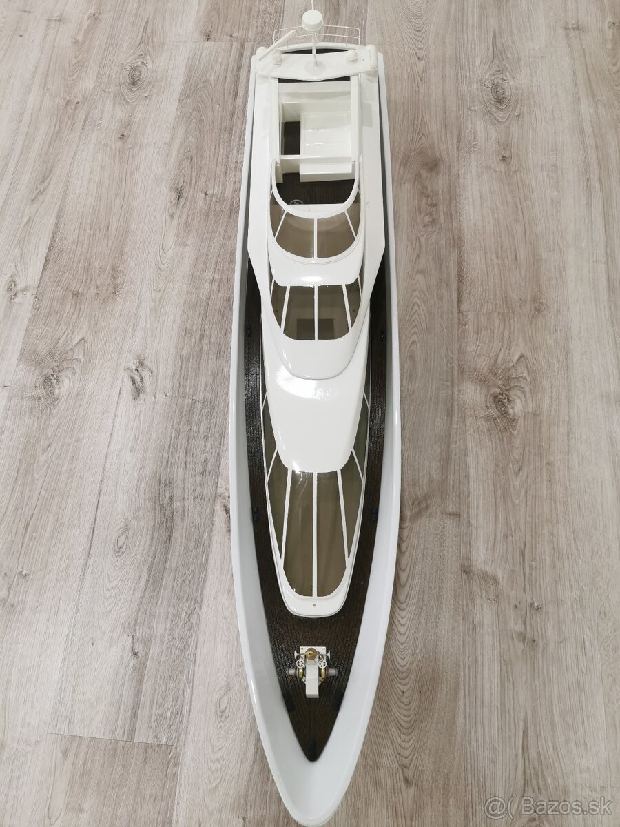 Napredaj RC Yachta - 2