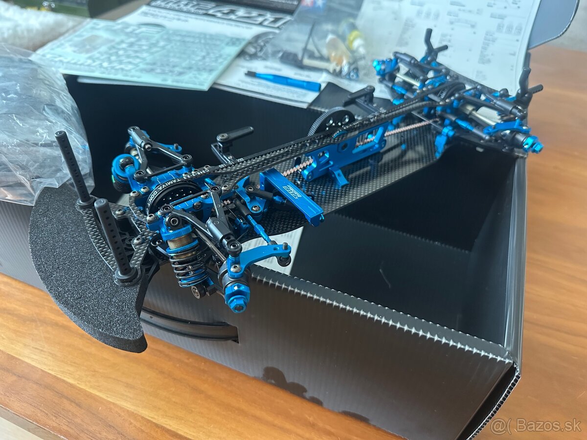 Karbonovy podvozok tamiya trf421 - 2
