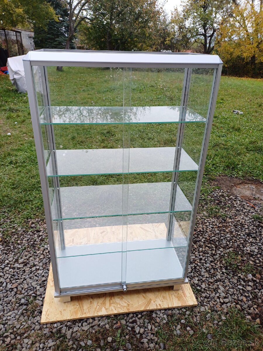 Sklenená vitrína - 2