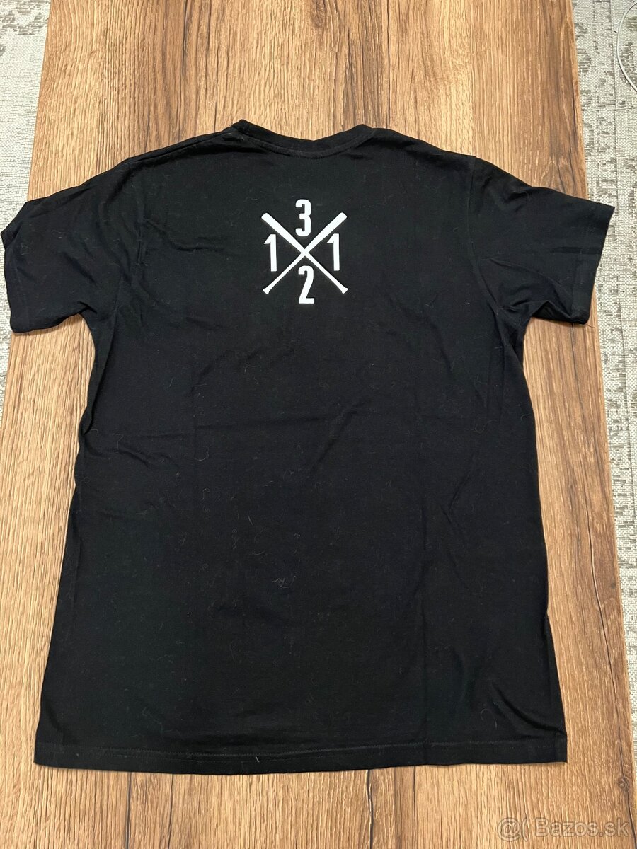 Predám pánske tričko ŠK Slovan, super stav. Rozmery na foto. - 2