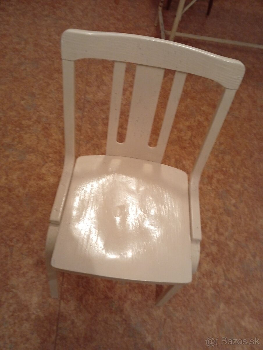 Stolička veľká z masívu. - 2