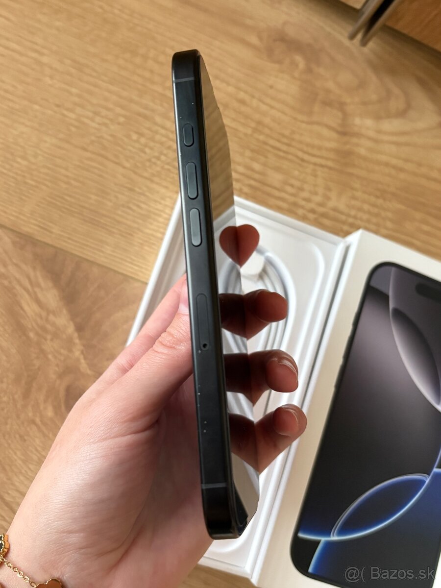 iPhone 16 Pro 256GB Black Titanium - 2