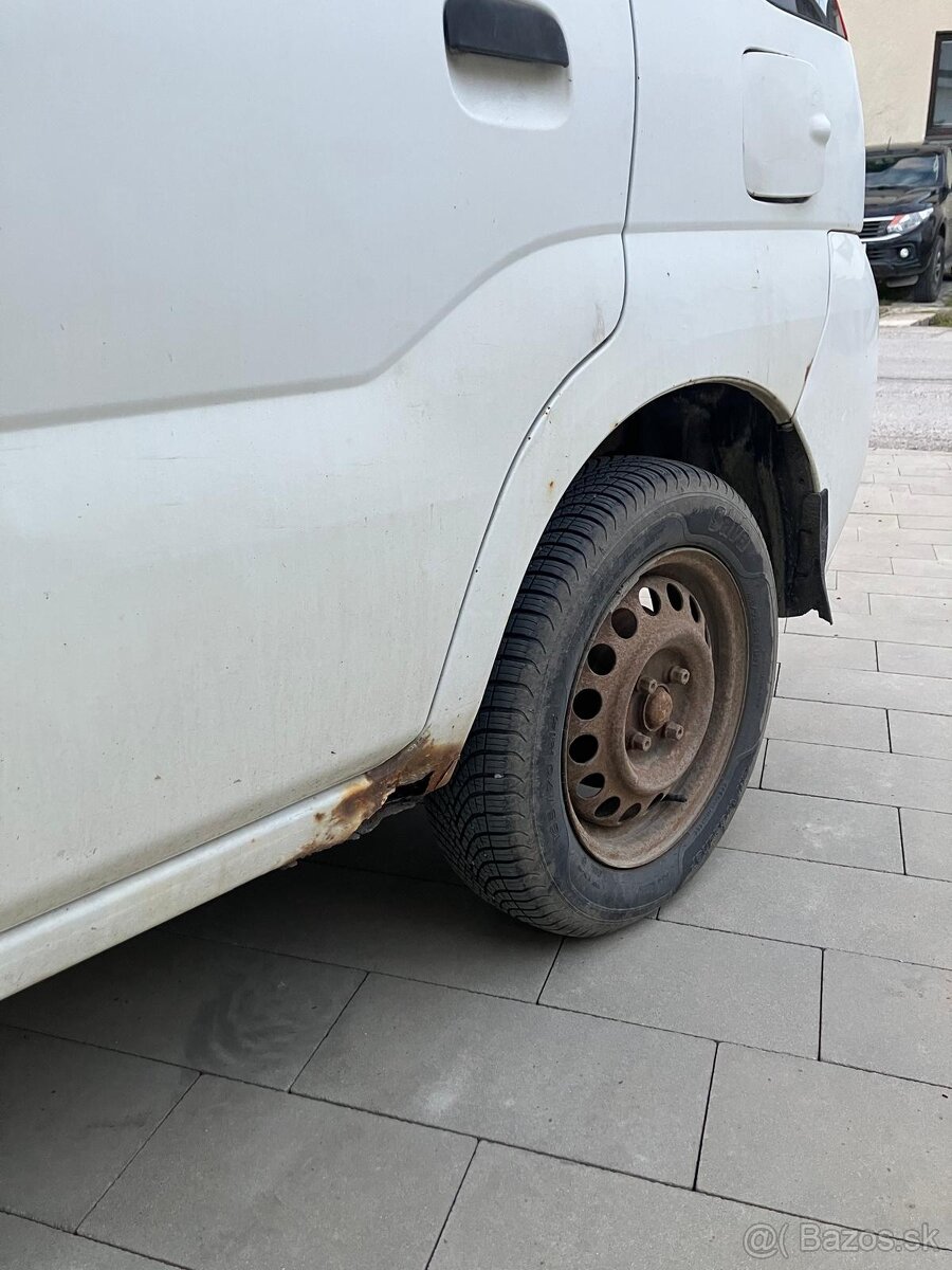 Predám Suzuki Ignis 1.3 benzín (r.v. 2006) - 2