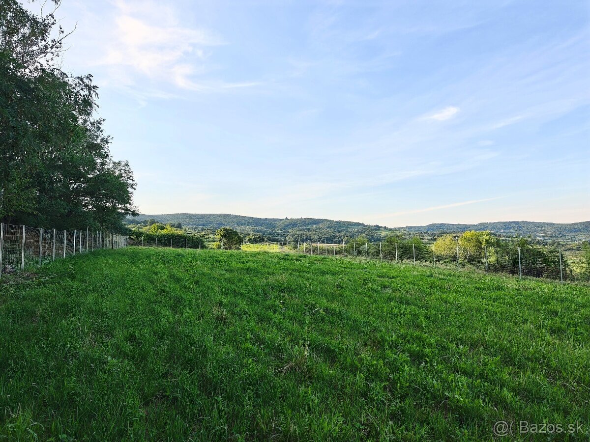 Oplotený pozemok pod lesom vo Svätom Jure - 2