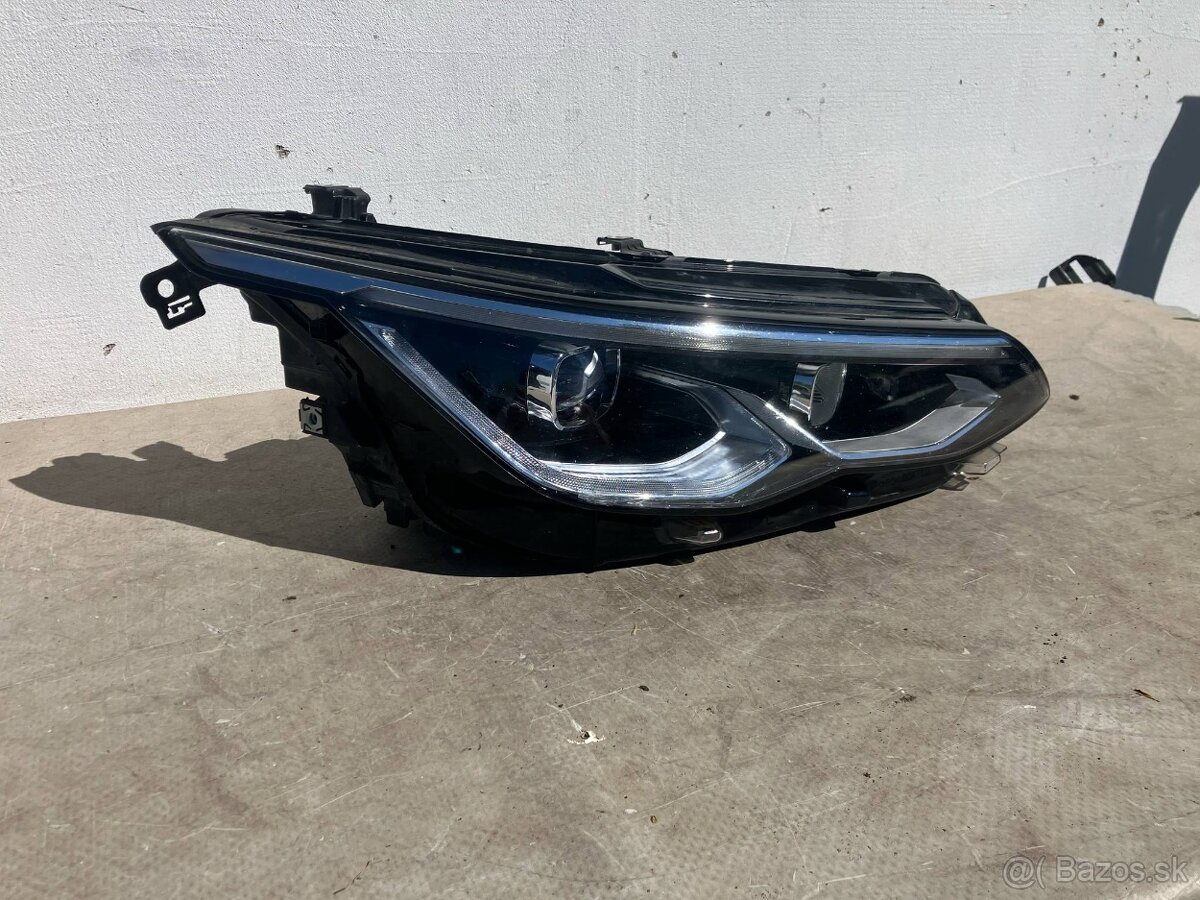 VW GOLF 8 VIII 2020- PRAVÉ PREDNÉ SVETLO IQ LIGHT - 2
