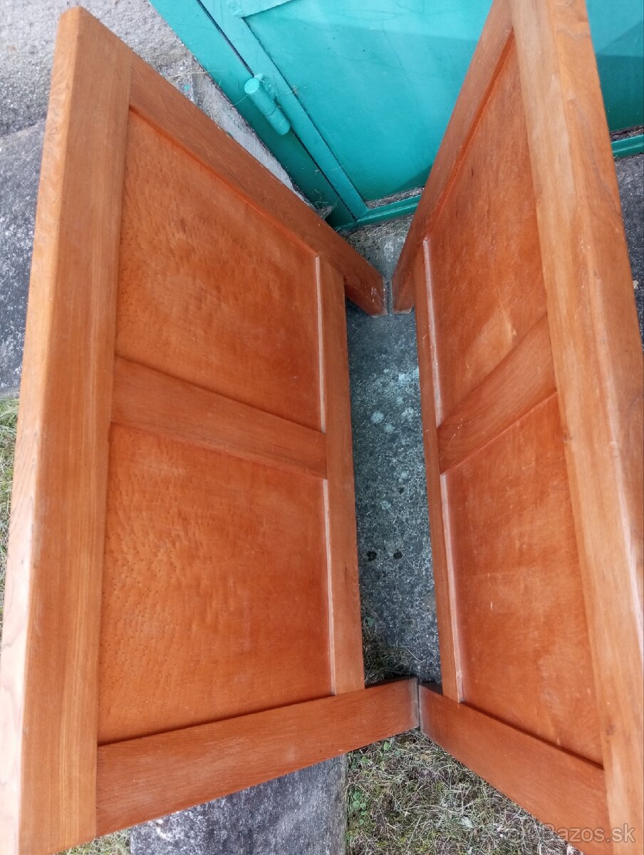 Predám manželskú posteľ na chalupu, + dve skrine, orech - 2