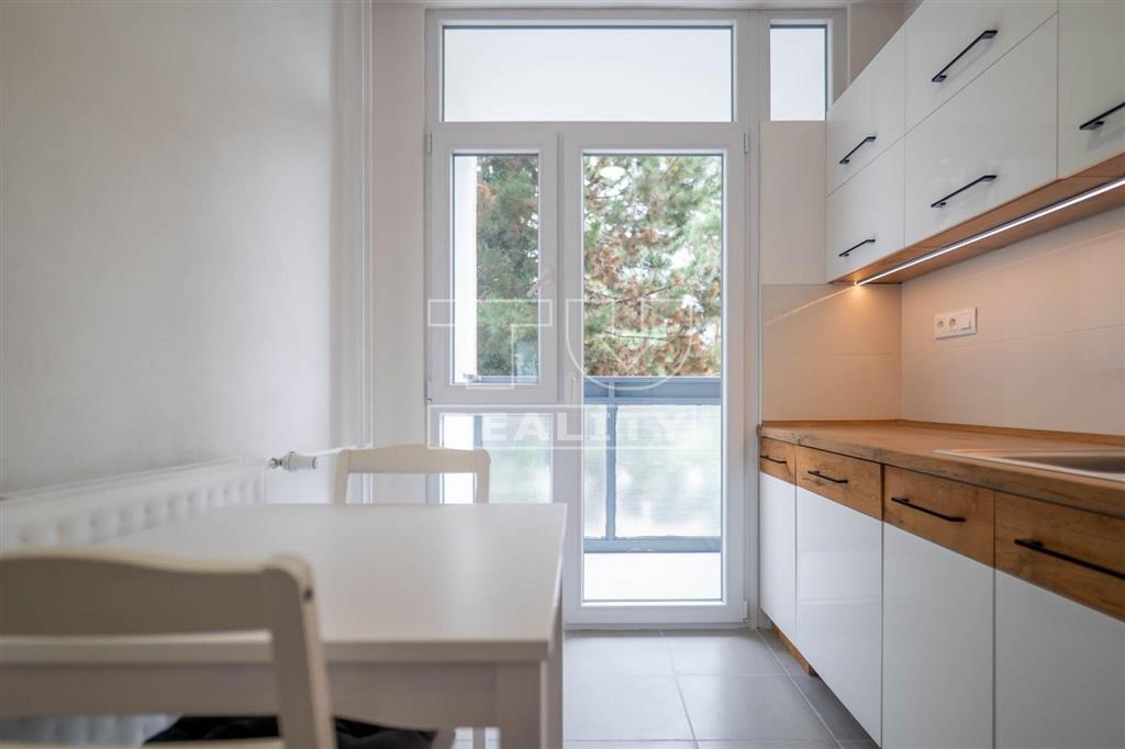 Rezervované2-izbový byt po novej rekonštrukcii –... - 2