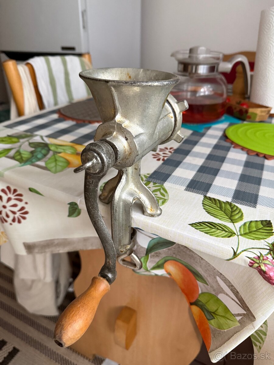 Retro mlynček na mäso - 2