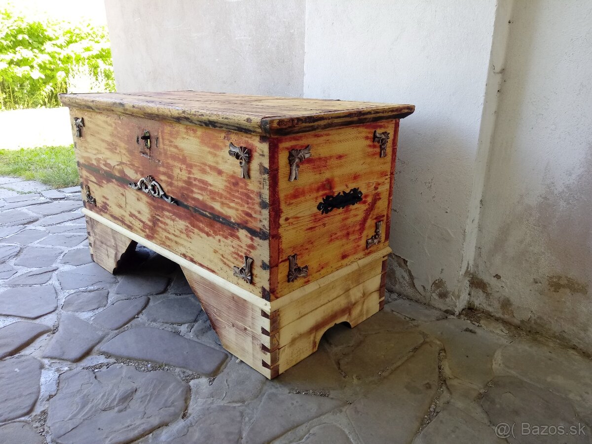 Stará truhlica almara - 2