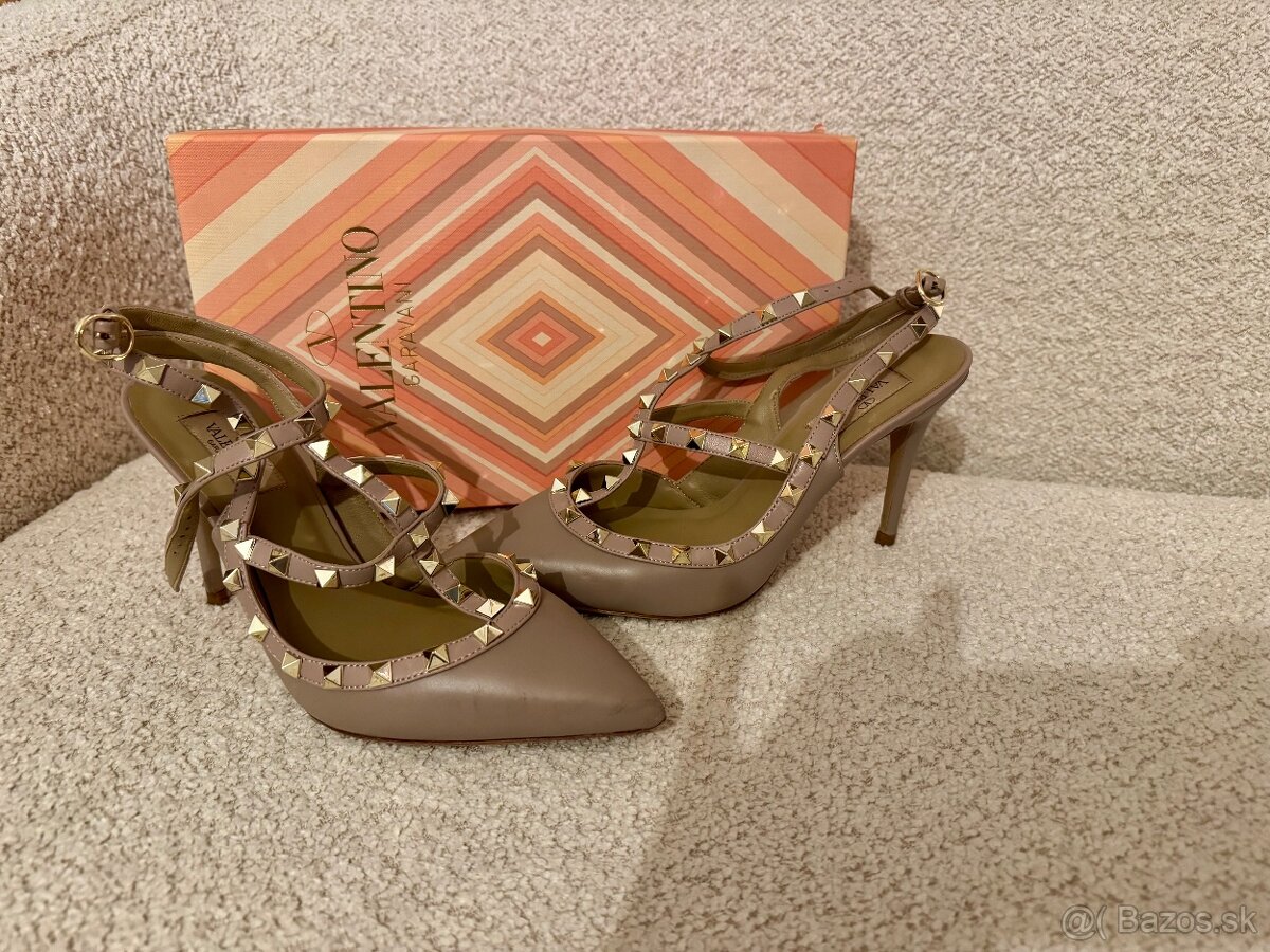 Predam ikonicke sandale Valentino - 2