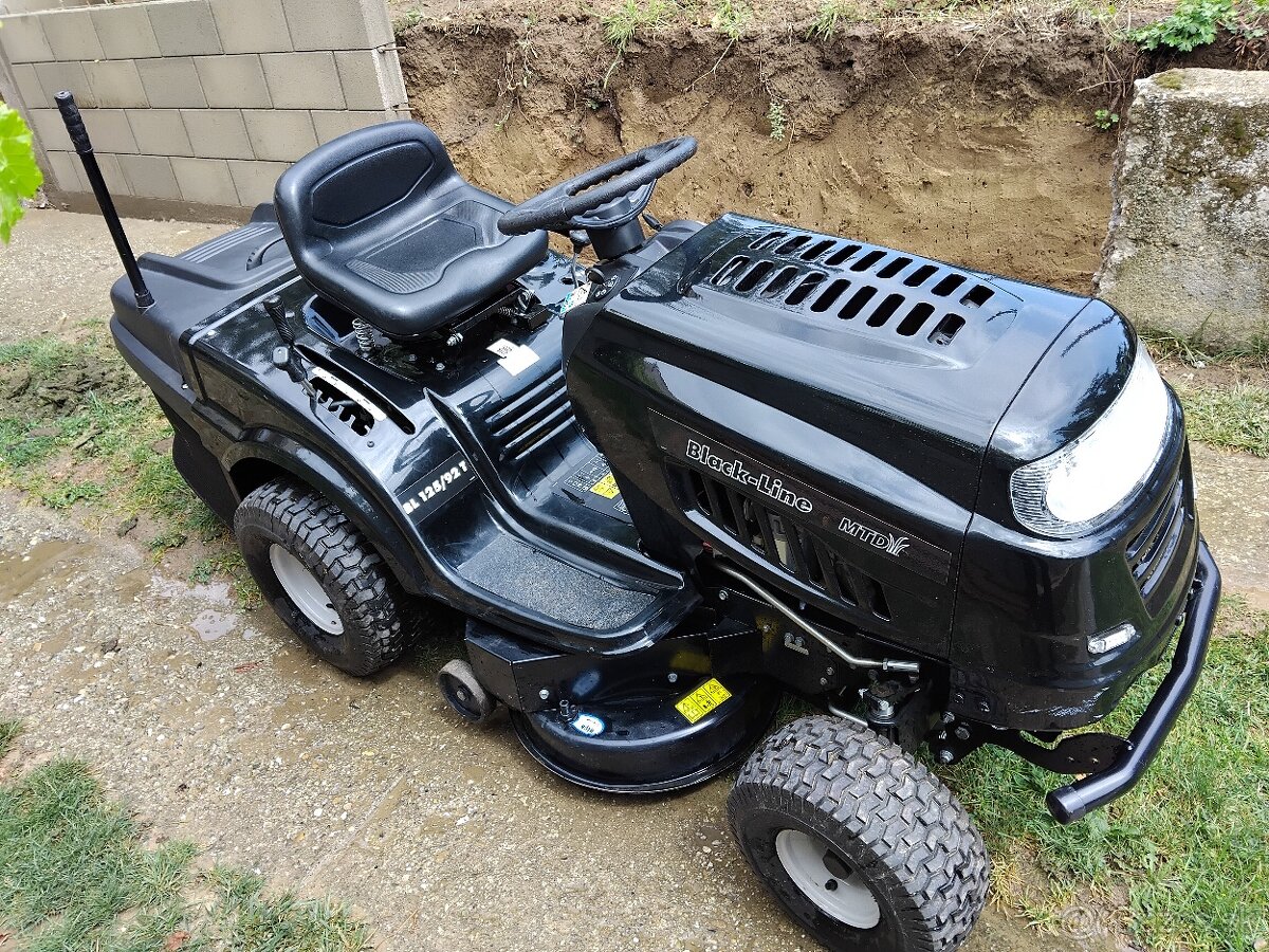 Predám záhradný traktor MTD - 2