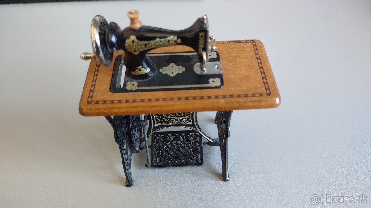 Šijací stroj mini vintage HENNIG - 2