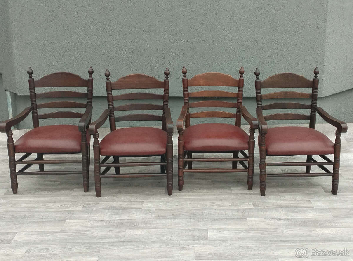 Set nízkych stoličiek s rebríkovým operadlom. - 2