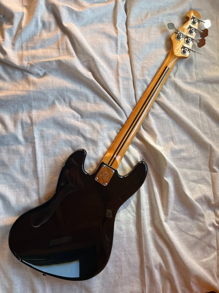 BLACK FRIDAY: 5-strunový Jazz Bass - 2