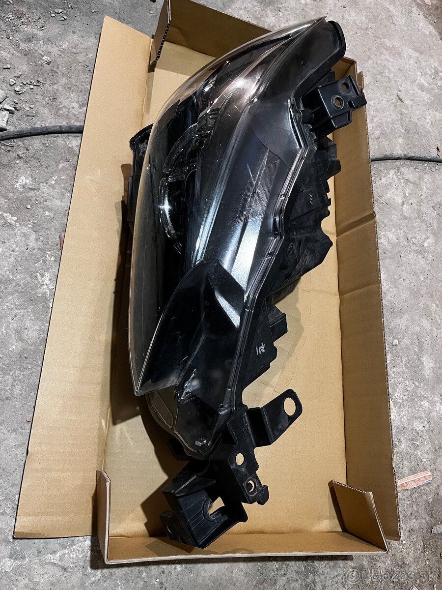 Mazda 6 prave predne svetlo - 2