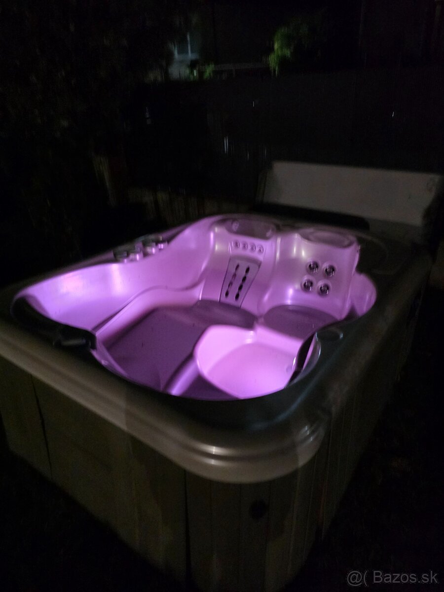 Luxusna virivka Jacuzzi pre 4 osoby - 2