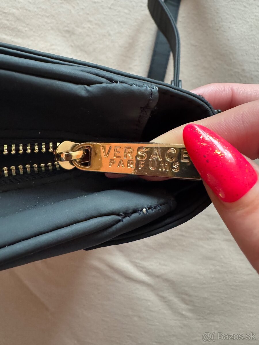 znackova kabelka ciernozlata - 2