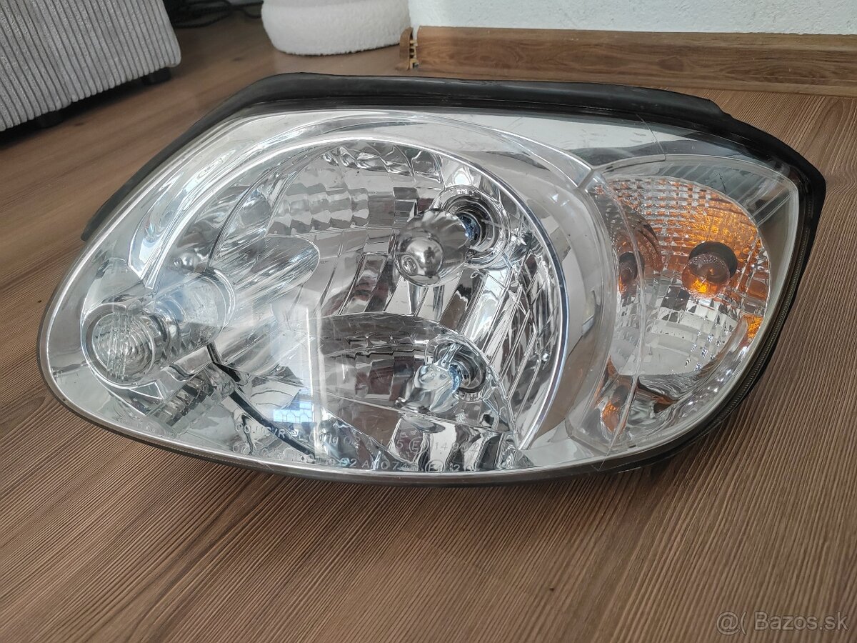 Hyundai Accent predné svetlo - 2