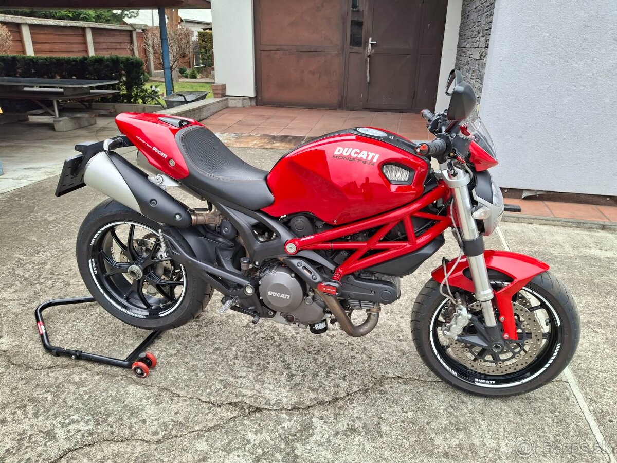 Ducati Monster 796 - 2