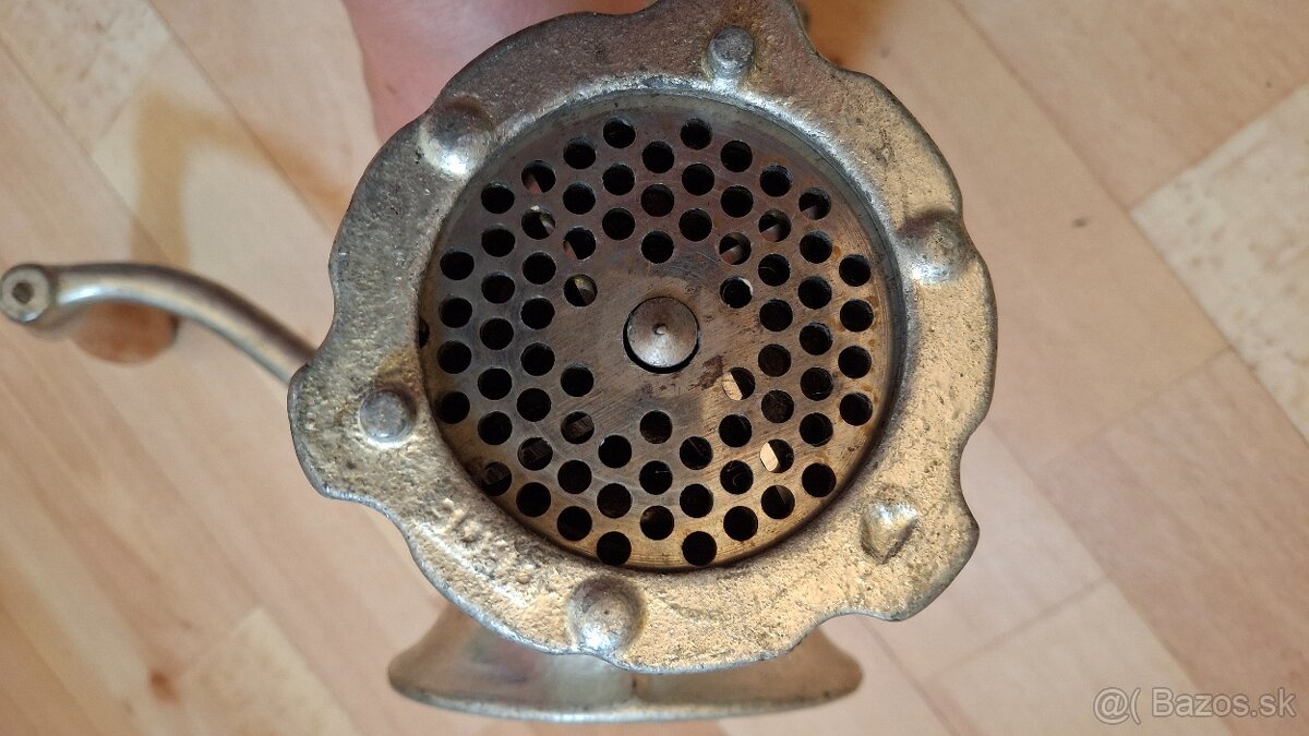 Liatinový mlynček na mäso zn.Porkert č.10 - 2
