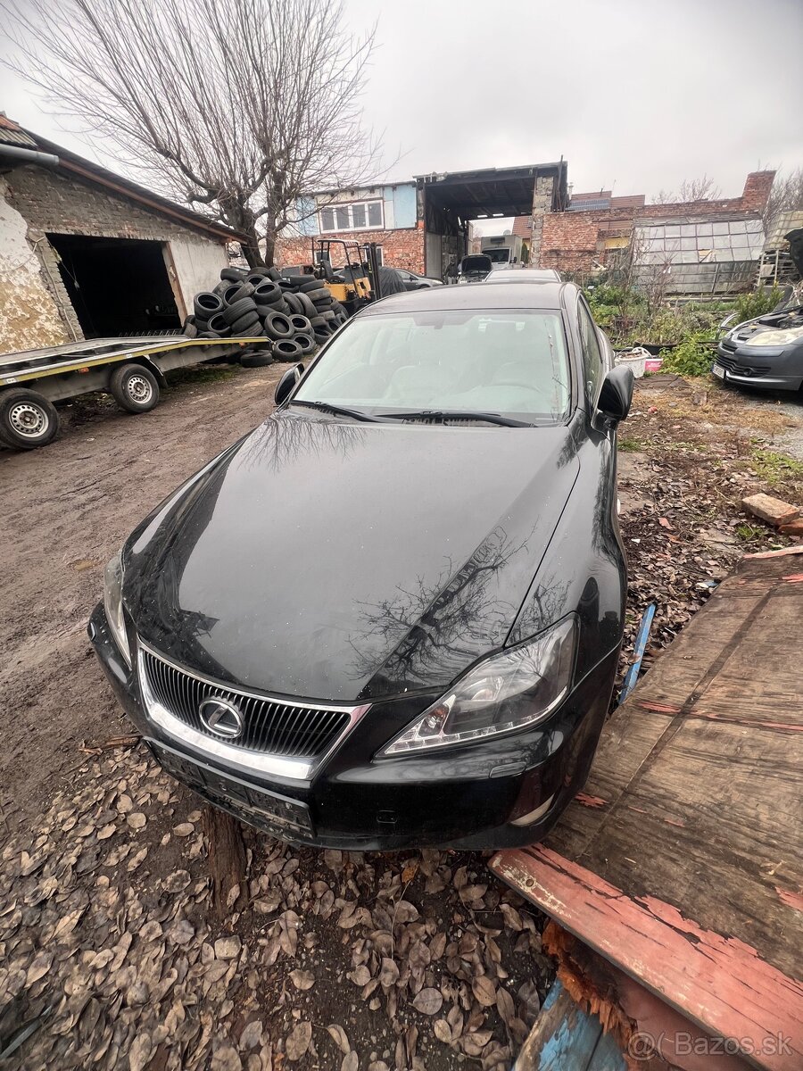 LEXUS IS220d - rozpredám na diely - 2