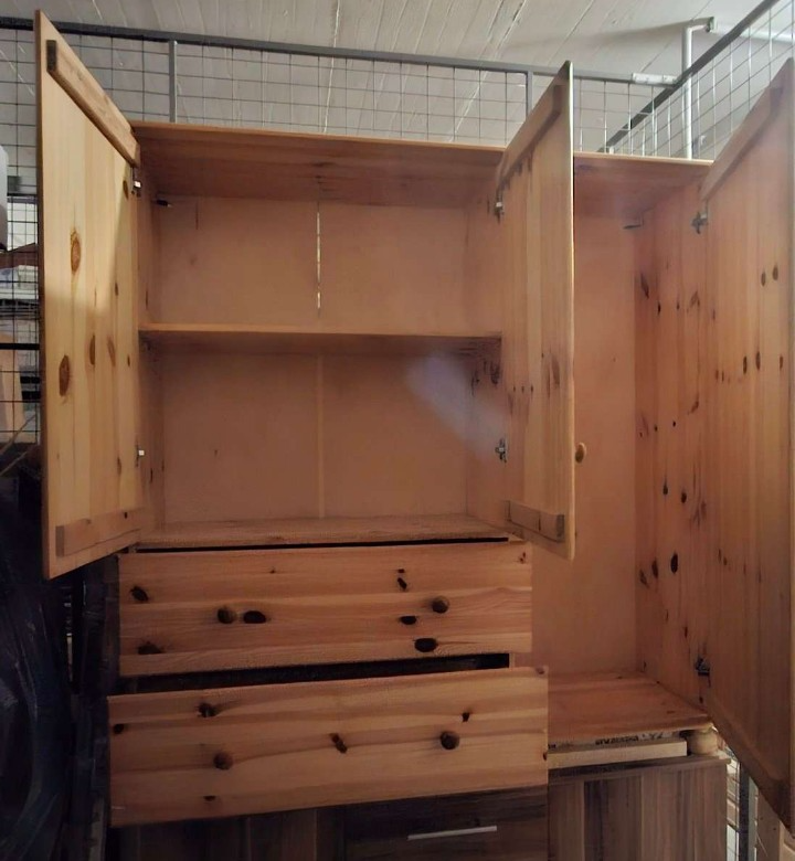 Komoda - skrinka z masívu - 2