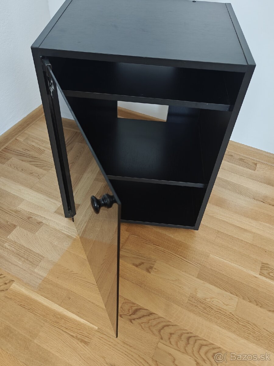 Skrinka na audio a pod televízor - 2