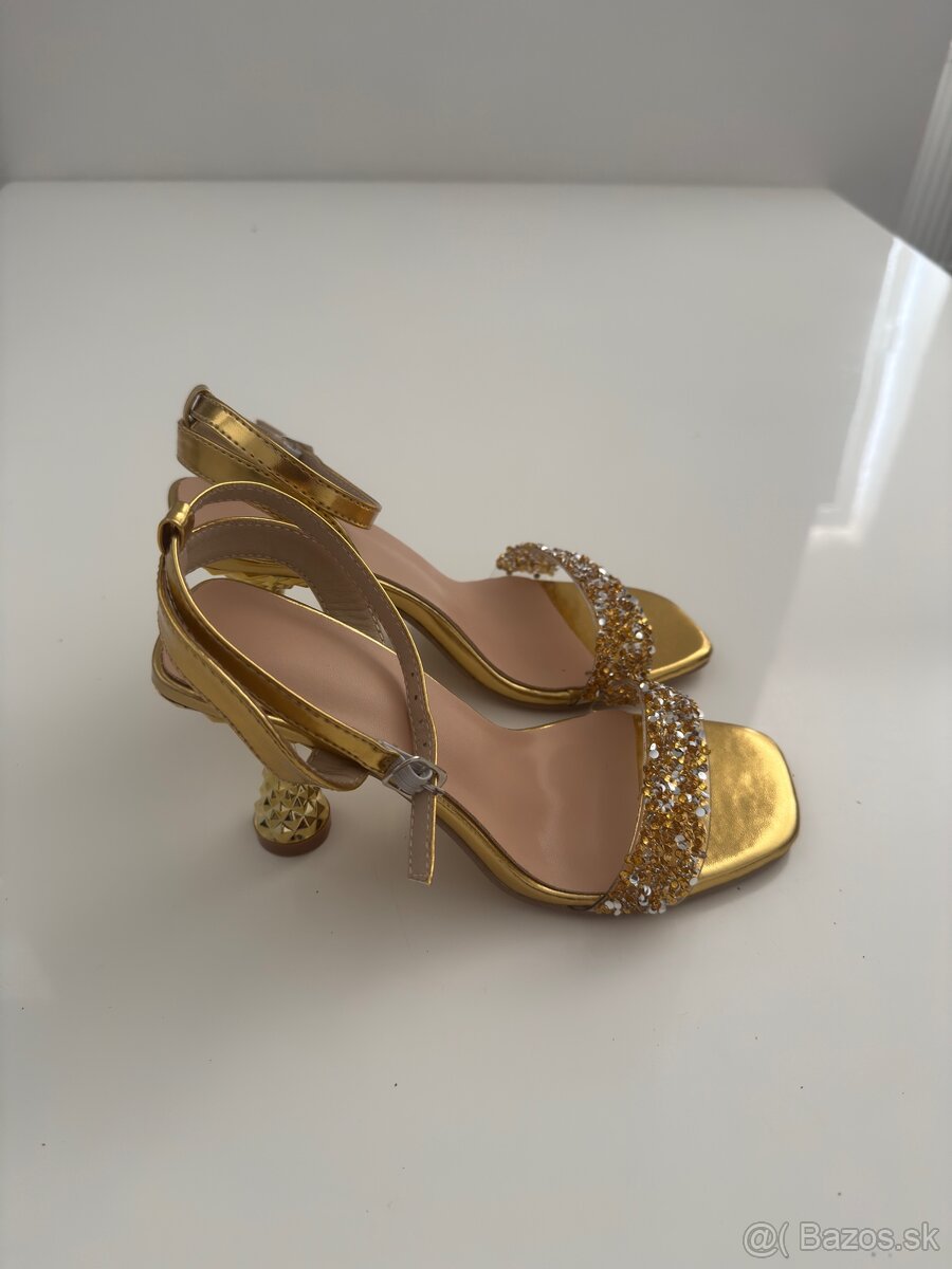Zlaté sandále - 2