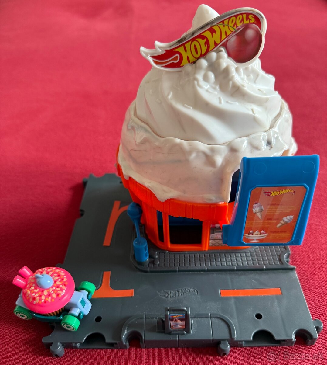 Hot wheels - mini garaz a auticko - 2